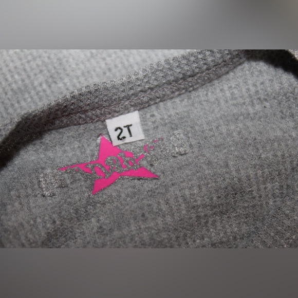 Rock-N-Beauty Toddler Girl 2T Thermal Shirt Just Smile Denny’s x Lester’s - Picture 2 of 3